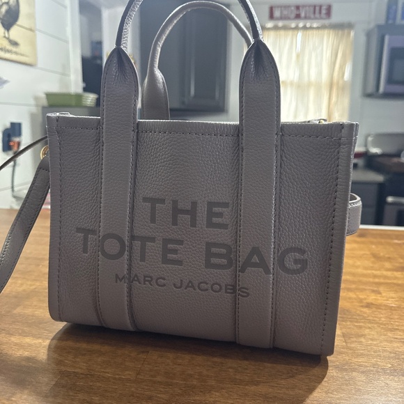 Marc Jacob’s Leather Tote Small - Picture 1 of 7